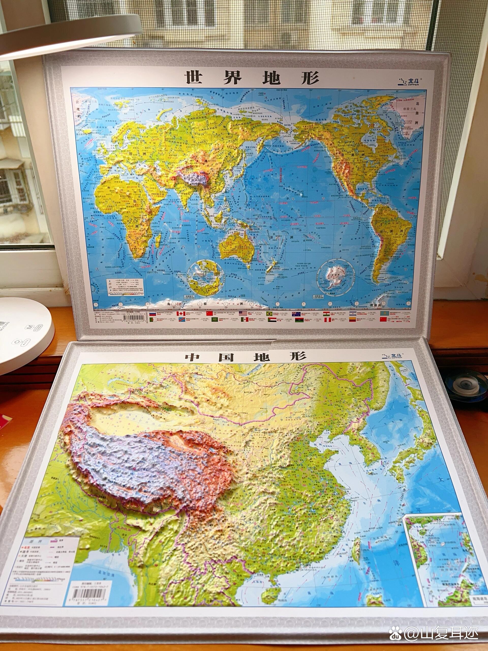 探索无限，世界地图3D地球仪的奇妙之旅