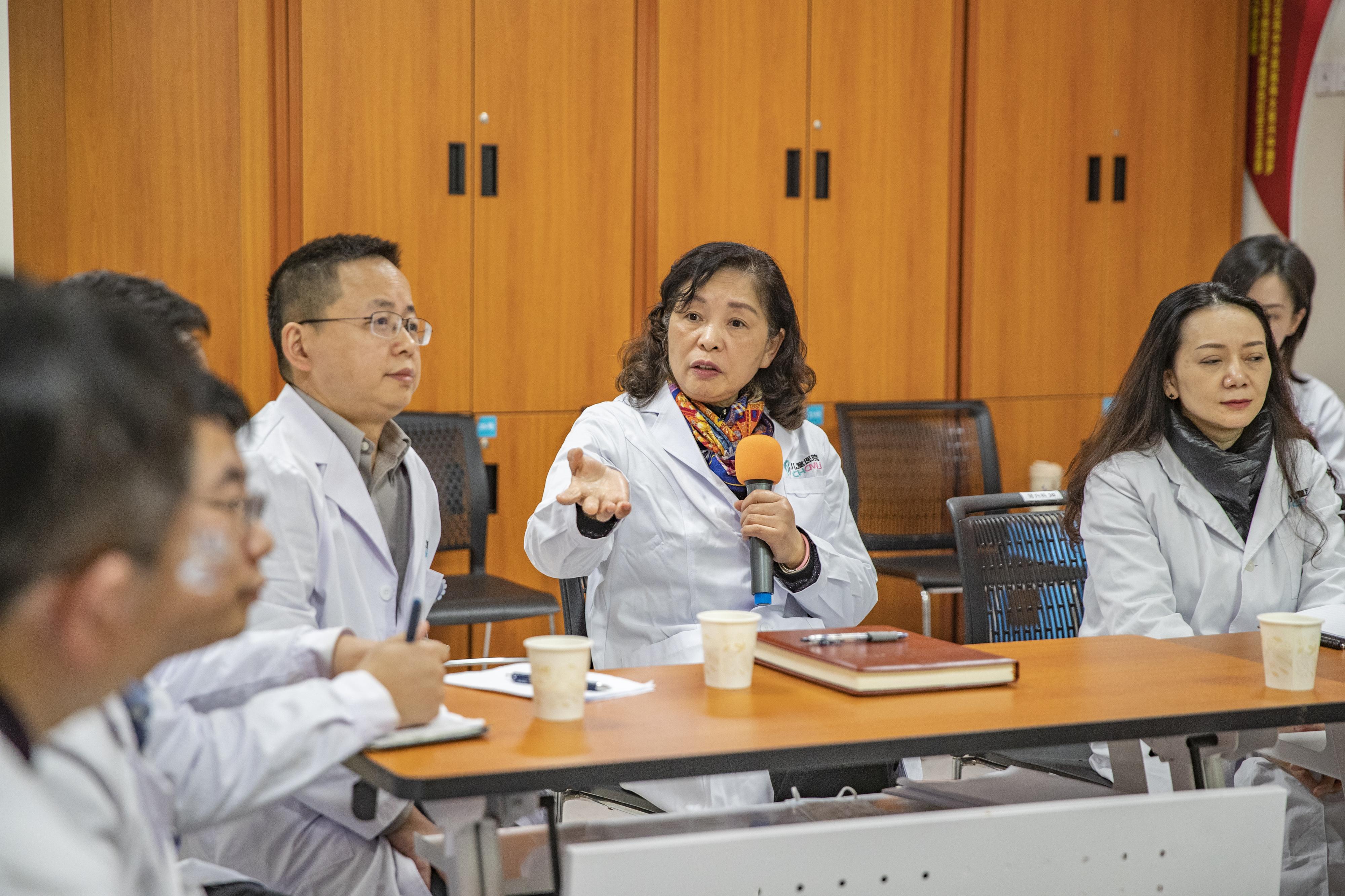 重庆福彩中心相关人员，公益与责任并重的守护者