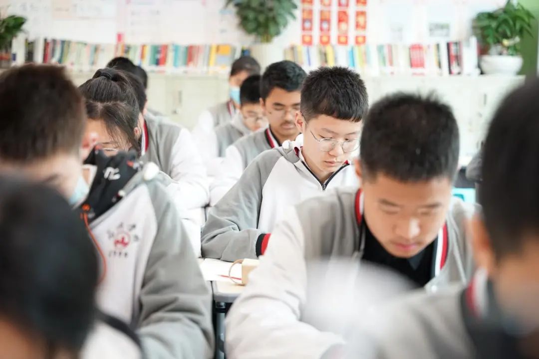 选八中八个，梦想与现实的碰撞