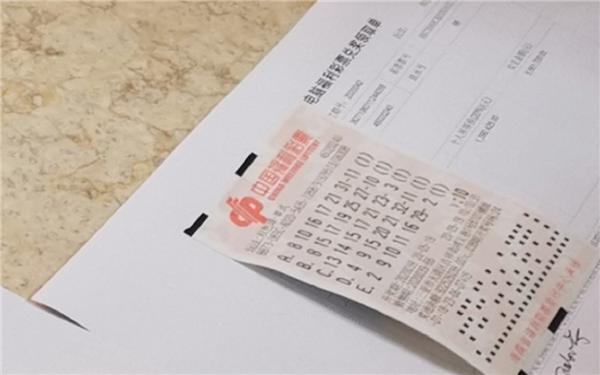 幸运的数字，机选双色球号码也能中得一等奖？